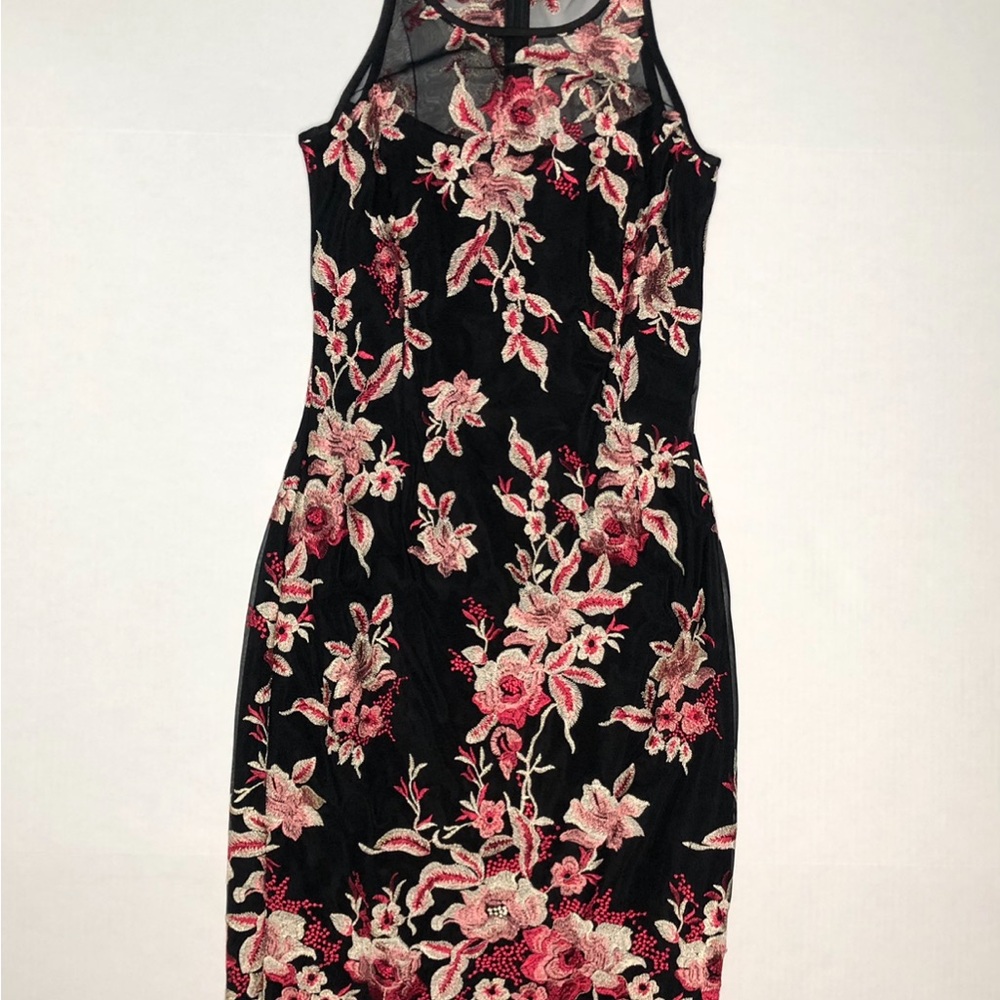 ⭐️NEW⭐️ WHBM Sleeveless Black Pink Gold Embroidered Mesh Sheath Dress - Picture 4 of 11